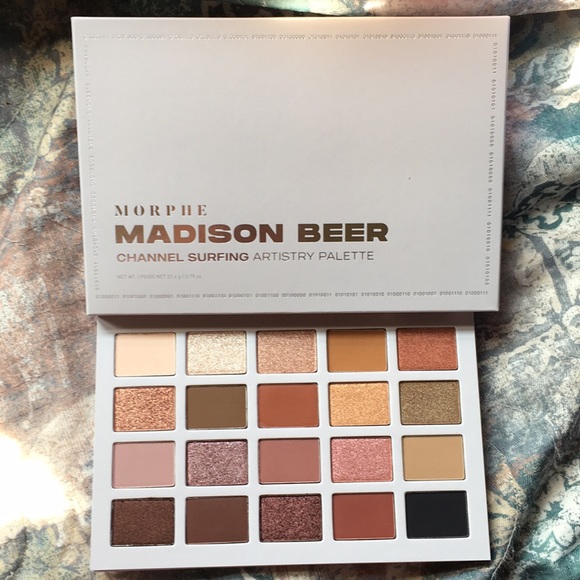 Morphe x Madison Beer Channel surfing palette - Picture 2 of 6
